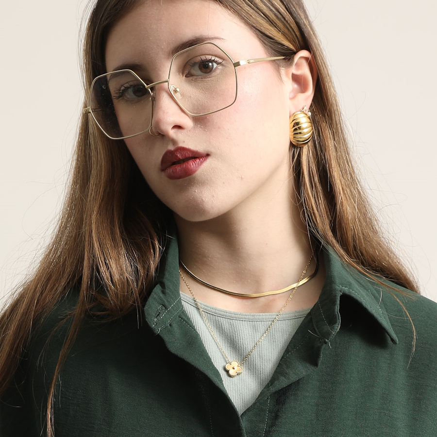 Gold clover pendent necklace