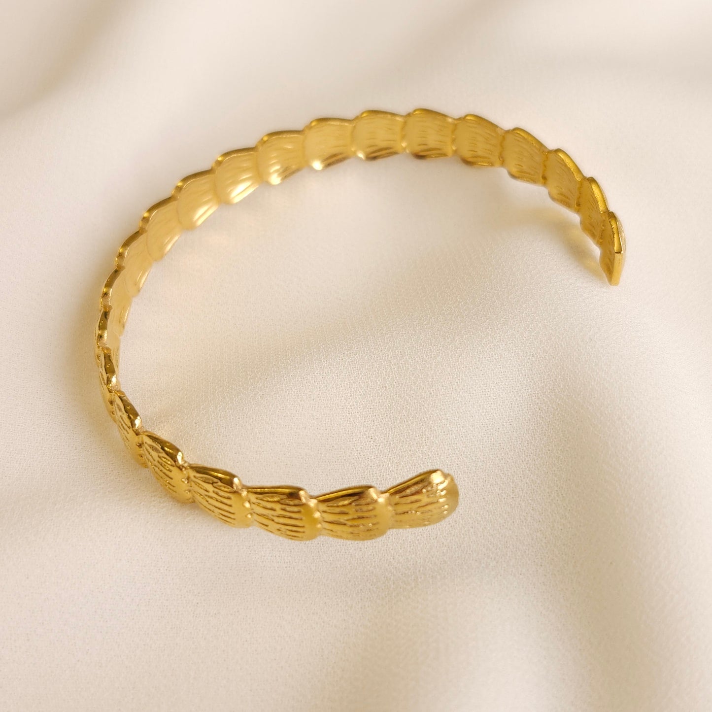 Retro Ribbed Bangle